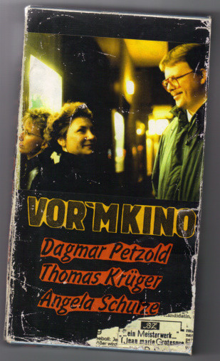 Video Cover zu "Vor`m Kino" (auf dem Foto von links nach rechts: Angela Schulze,Dagmar Petzold und Thomas Krüger)