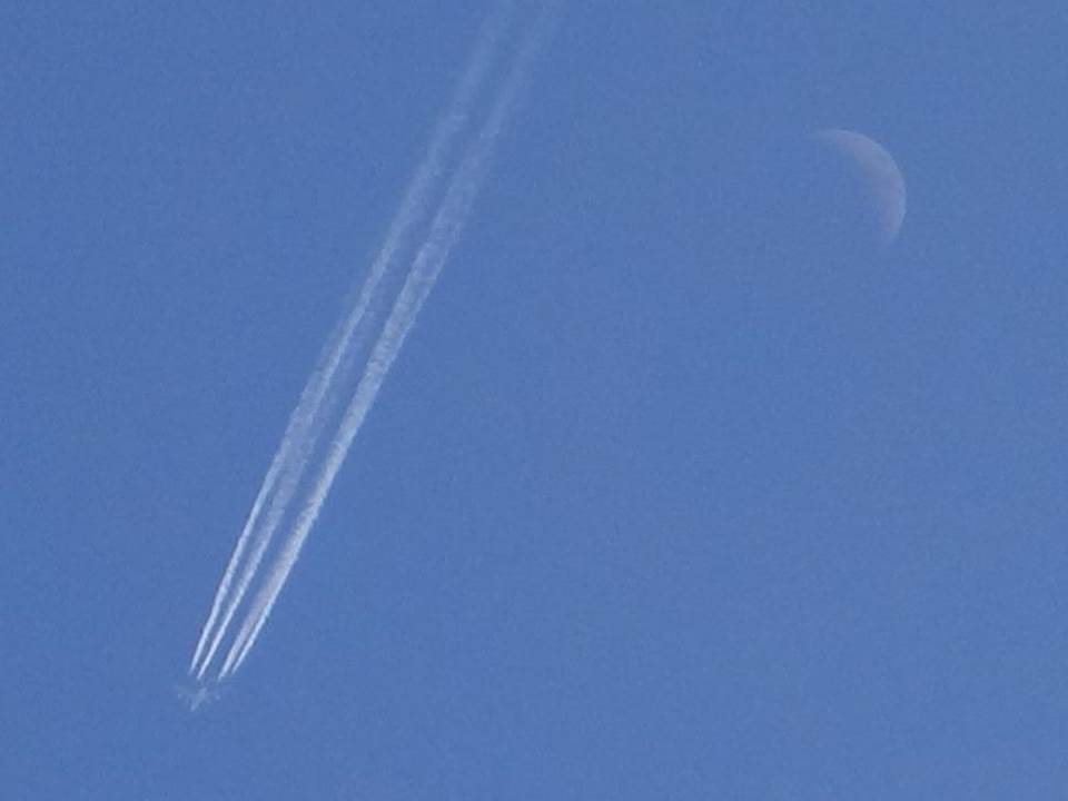 Flugzeug und Mond!