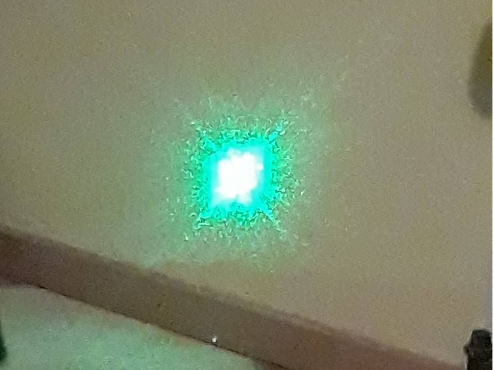 Okay, mein grüner Laserpointer ist wohl ein bisschen ZU stark!