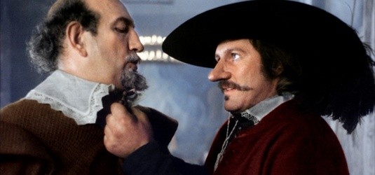 Cyrano de Bergerac (Gérard Depardieu) n'est pas qu'un poète, c'est aussi un fin bretteur.