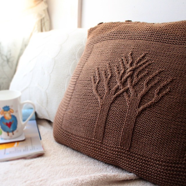Knitted pillow