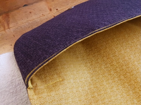 Hier die derzeitig verfügbare Farbkomination (blauviolett/goldgelb)