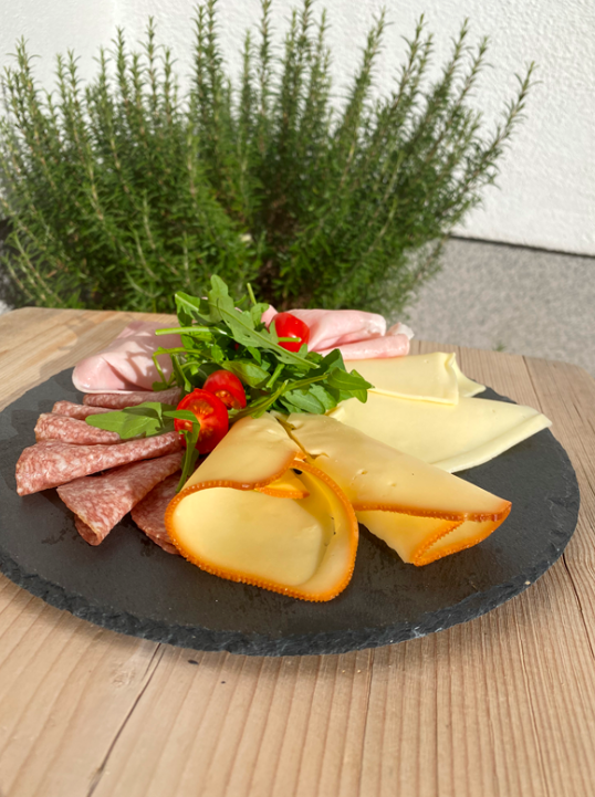 Bio-Frühstück vor die Appartementtür geliefert – Bio-Pension Aussacher Schladming