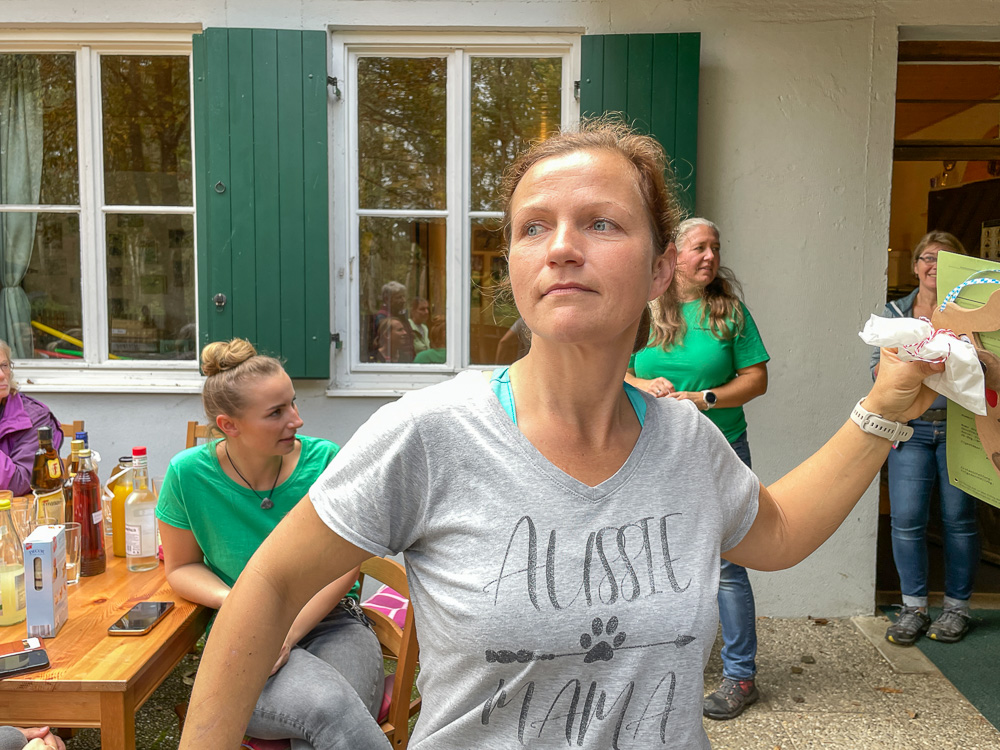 Daniela mit ihrer Leistungsurkunde