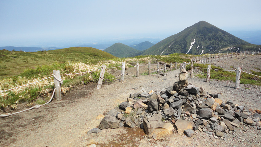 「井戸岳」山頂から「高田大岳」方面