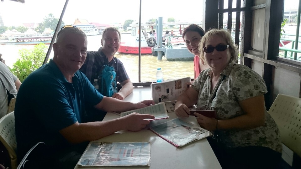 ... dann ein Essen am Fluss...