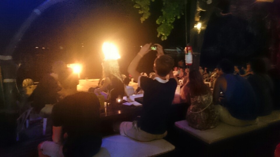 ...zum Abschluss noch ein Besuch bei einer Feuerschow und dann:...Gute Nacht John-Boy...