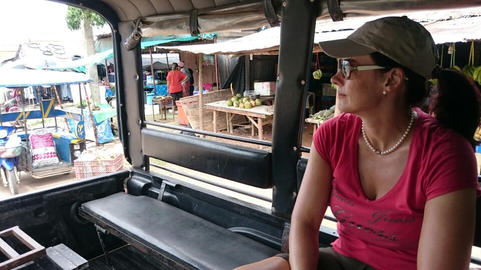 ....Maria und Jo starten zu einem Ausflug in die Mangroven und zum Kajakfahren...Karin und Jochen erkunden solange die Insel mit dem Roller...