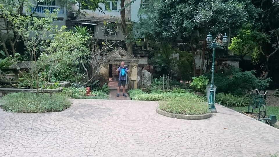 ... am ehemaligen Wohnsitz der Königsmutter vorbei...