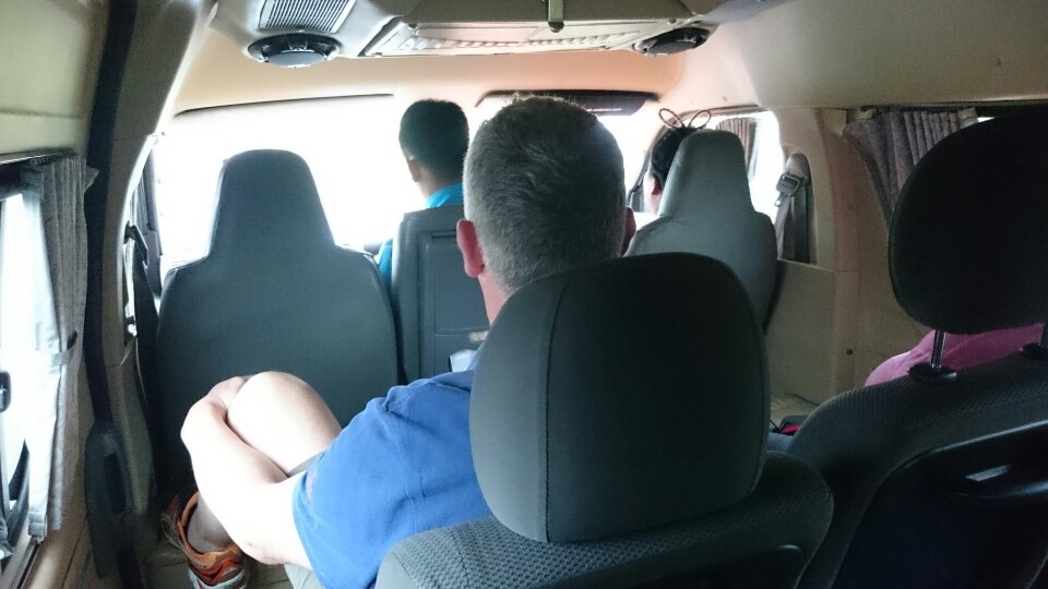 ...rein in den Minibus....