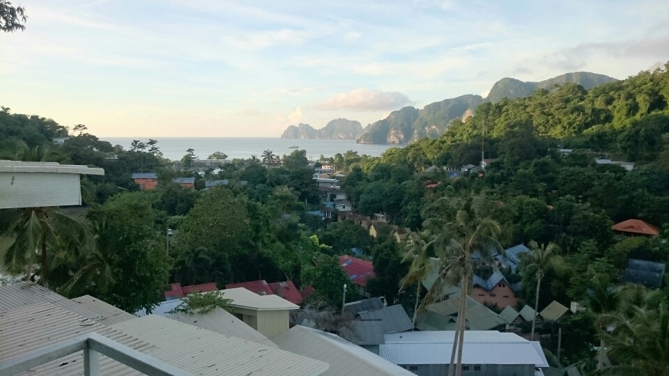 13.11.2015: Der Tag beginnt mit einer prachtvollen Aussicht...direkt vom Bett aus ..heute geht es später weiter nach  Phuket....