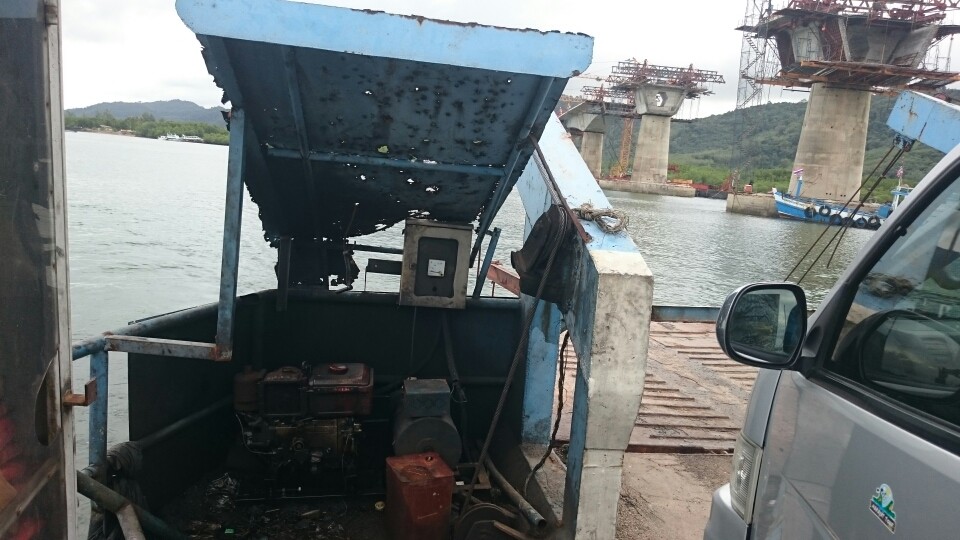 ....und rauf auf die zweite Fähre....