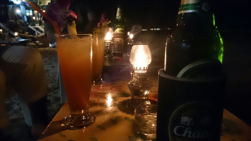 ....nach einem leckeren Abendessen lassen wir den Abend ausklingen. Morgen 6 Uhr wecken, denn es geht weiter nach Koh Pi Pi...Gute Nacht John-Boy...