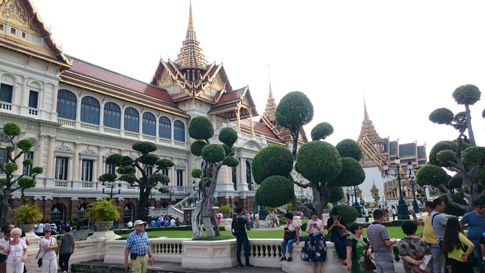 ...vorbei am Königspalast ging es dann zum chillen ins Hotel...damit wir fit für die Nachttour in Bangkok sind, denn heute wird Marias Geburtstag gefeiert....
