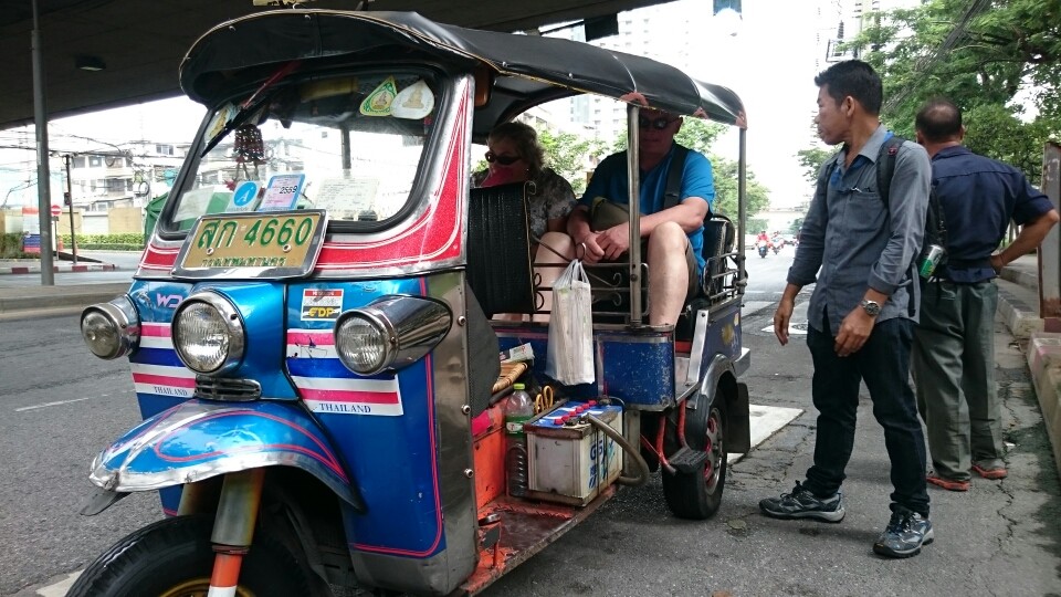 Die Tour ging mit Tuktuks...
