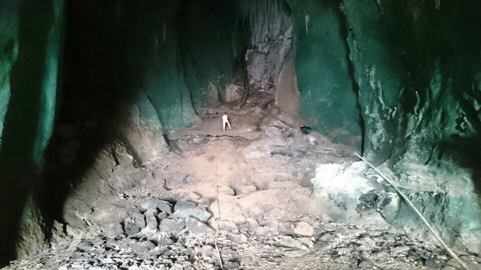 ...wir haben unterwegs auch eine Höhle erkundet...