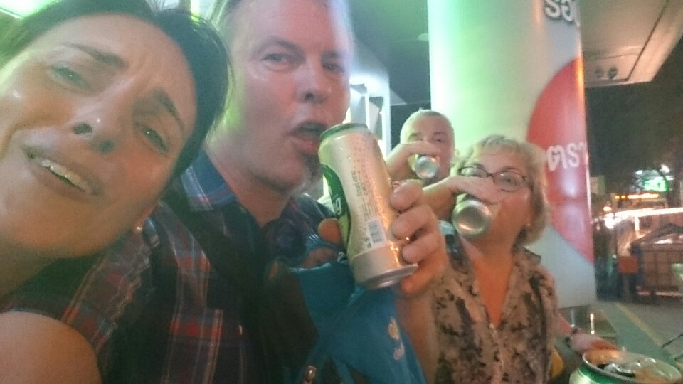 So jetzt ist es ein Uhr - ab in die Heia....gute Nacht Johnboy....