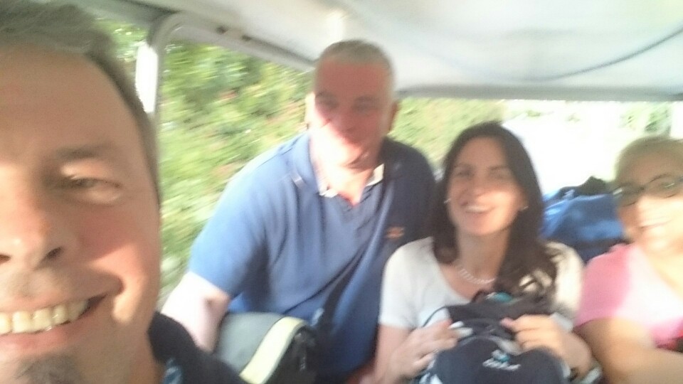 ...zuletzt rein ins Golfcar...