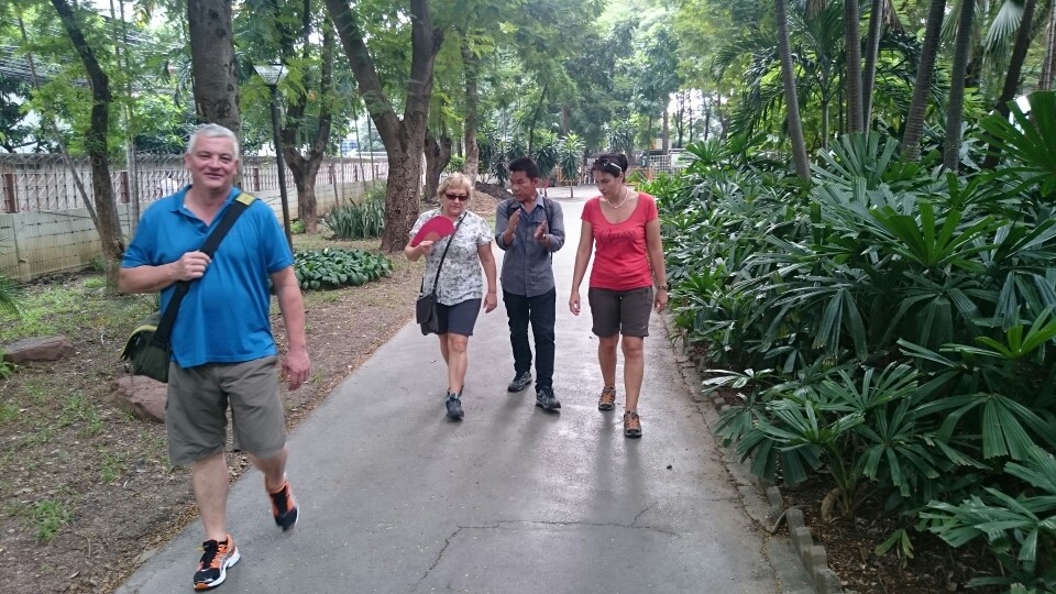 Unser Guide Thawon hat uns alle unser Fragen beantwortet die sich in zwei Tagen ohne Guide angesammelt haben