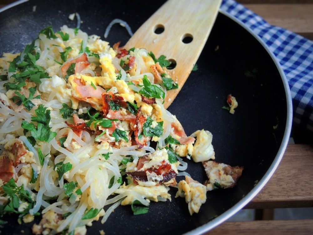 Deftige Nudelpfanne mit Schinken & Ei - Paleo Rezepte Deftige Nudelpfanne mit Schinken & Ei - Paleo Rezepte