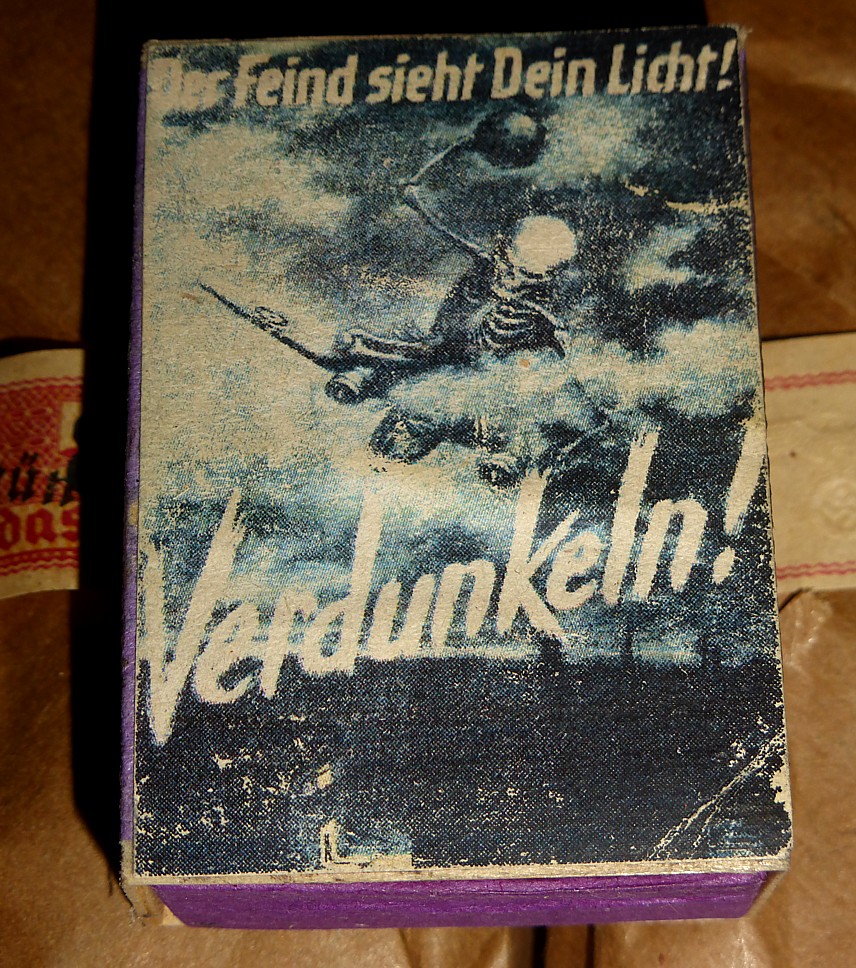 4525 Der Feind sieht Dein Licht ! Verdunkeln ! Militaria 4525 Der Feind sieht Dein Licht ! Verdunkeln ! Militaria
