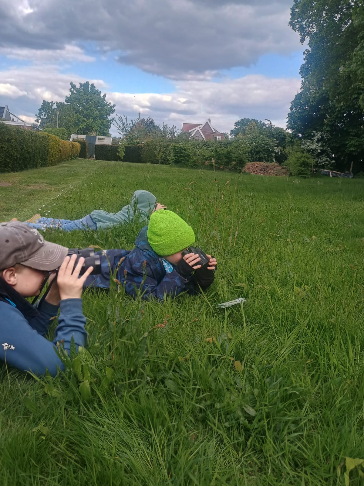 Stunde der Gartenvögel mit den Kindern der Paulus-Kirchengemeinde (Mai 2025) ©NAJU/Bogena