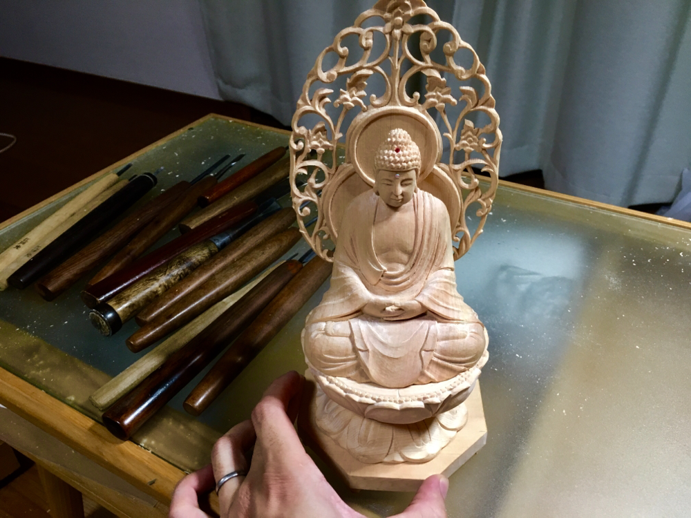 木彫りの釈迦如来像 - 仏師の木彫り仏像販売。今までにない 木彫りの釈迦如来像 - 仏師の木彫り仏像販売。今までにない