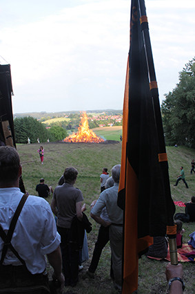 KOLPING Bannerabordnung bei der Ebersberger Sonnwendfeier