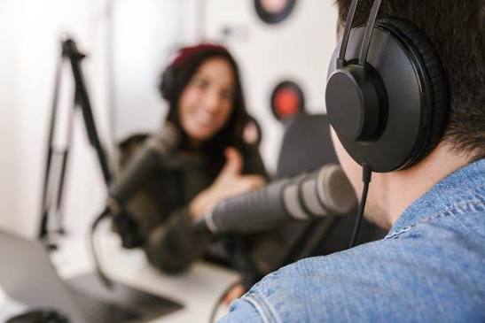 ¿qué hace un locutor de radio?