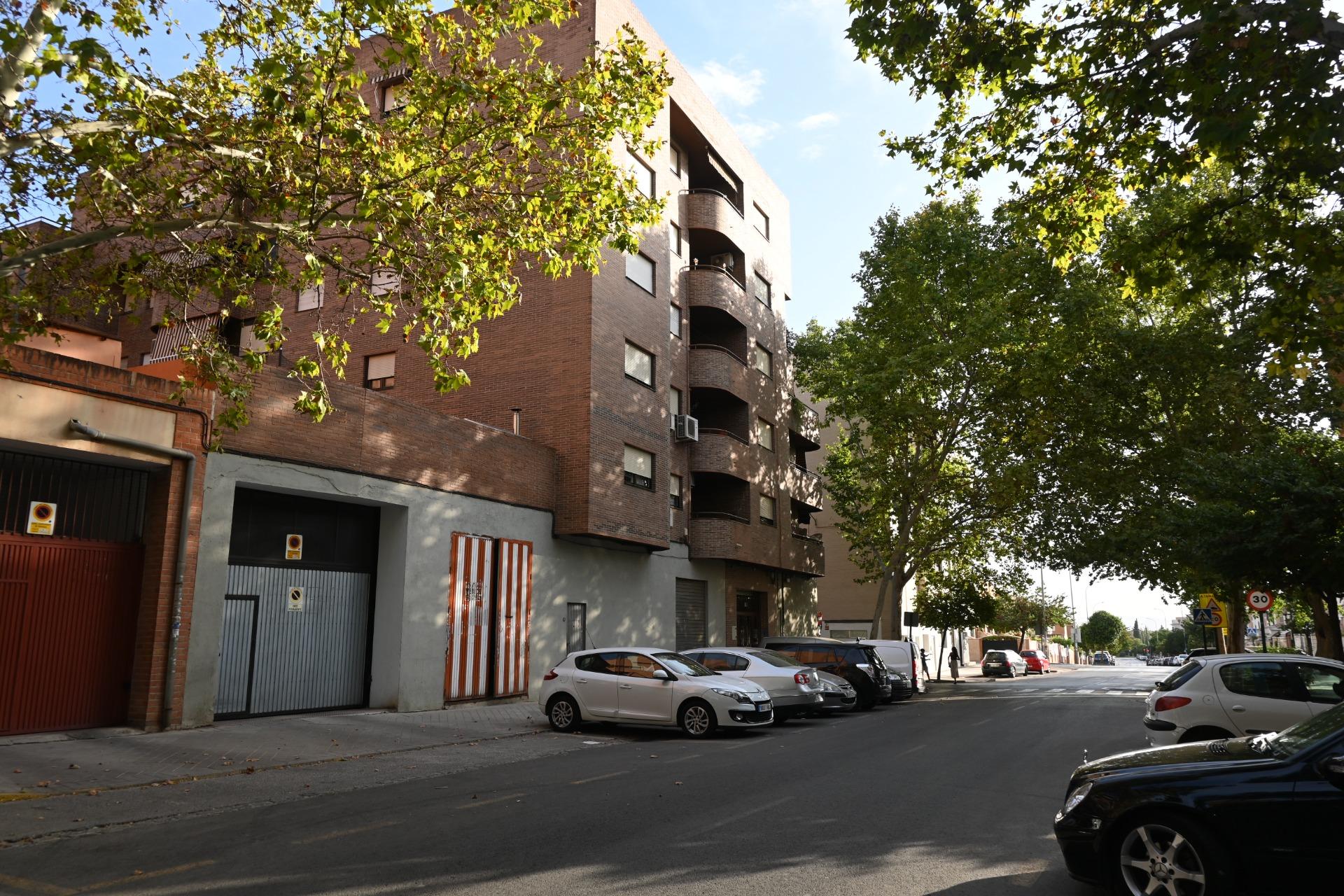 Amplio local en Granada