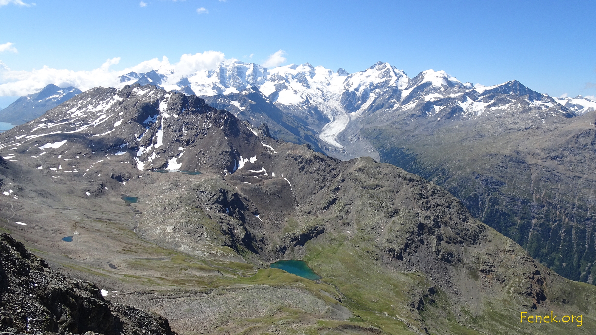 der Blick weitet sich zum Bernina Massiv
