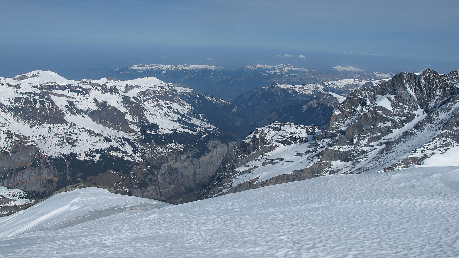 Lauterbrunnental, Niesenkette und ganz hinten Schratten - meine Heimat