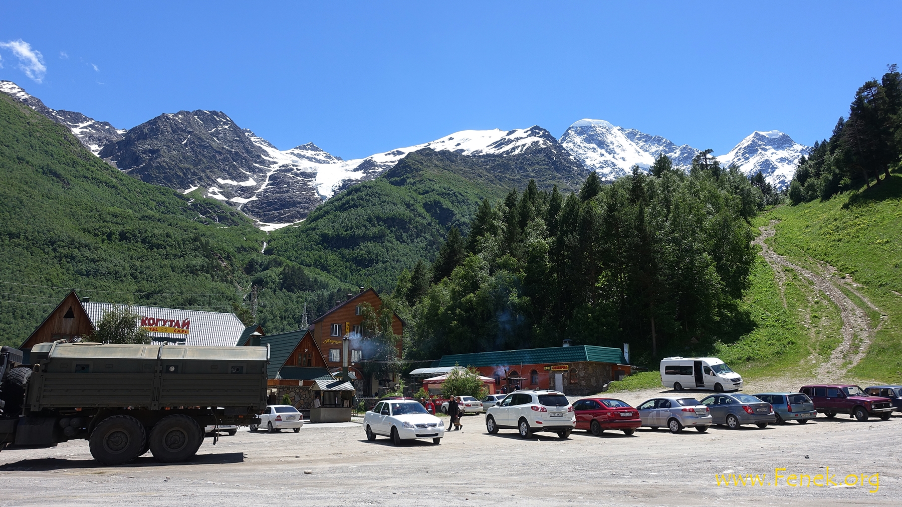 Cheget - eines der Dörfer am Fusse des Elbrus