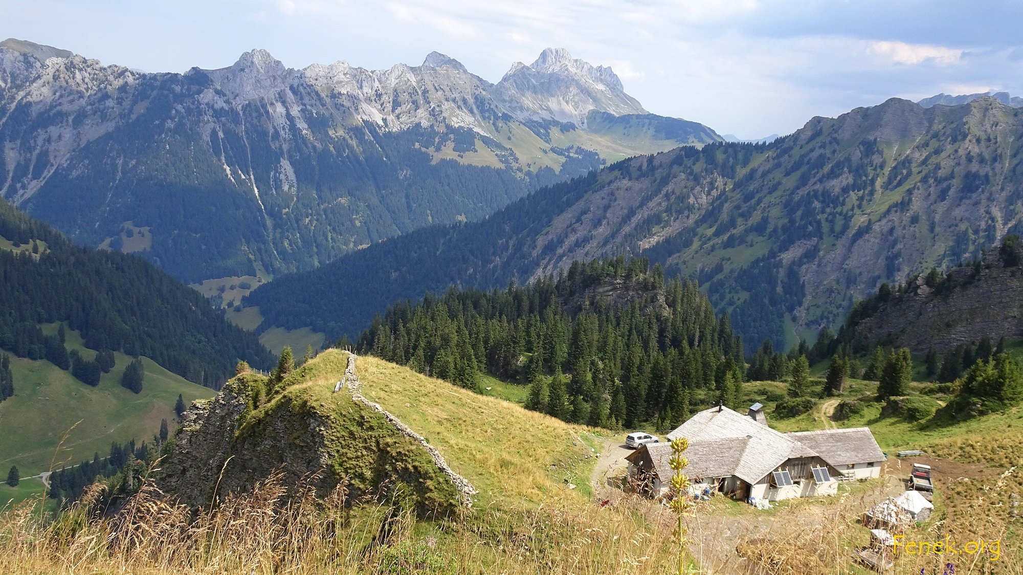 Schöne Alpen und im Hintergrund die Gummfluh