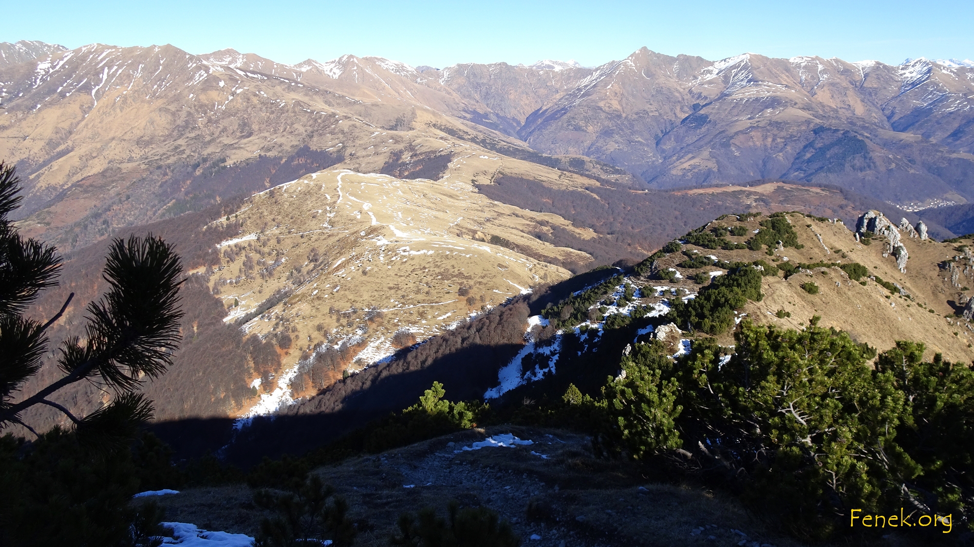 Bildmitte Monte Cucco wo wir den Grat erreicht haben