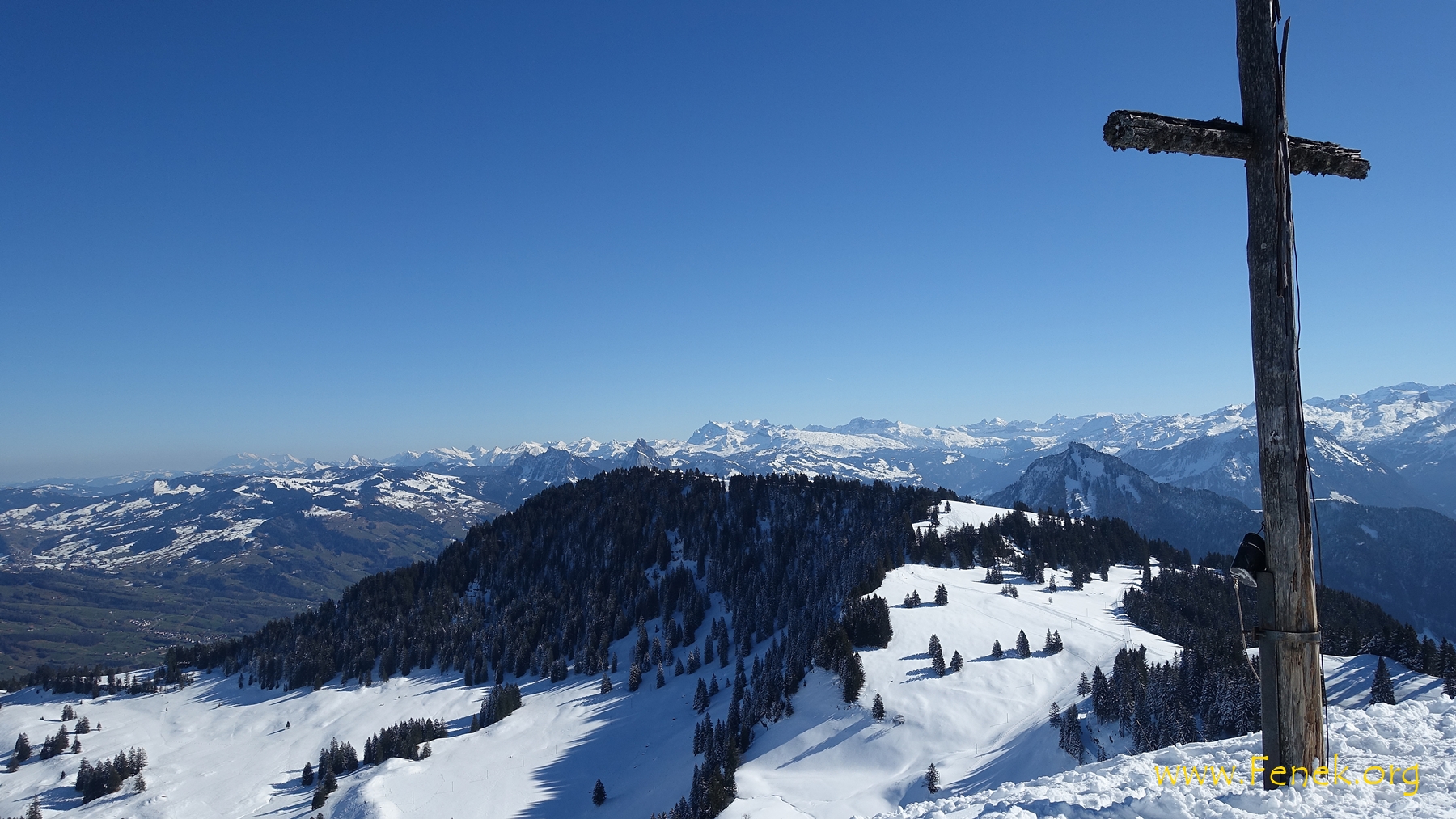 Gipfelkreuz Dosse mit Blick zur Rigi Scheidegg