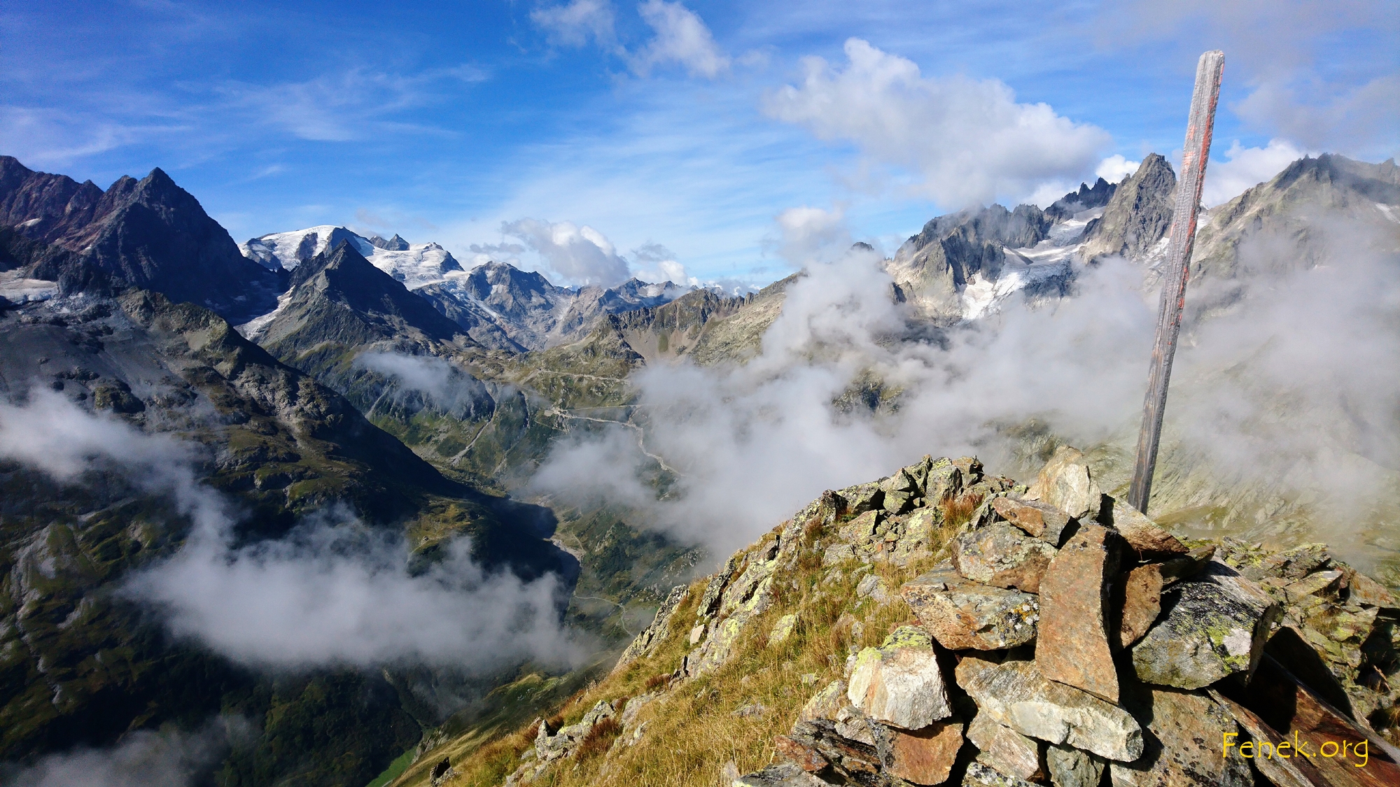 schon auf dem Gipfel - hinten Sustenpass