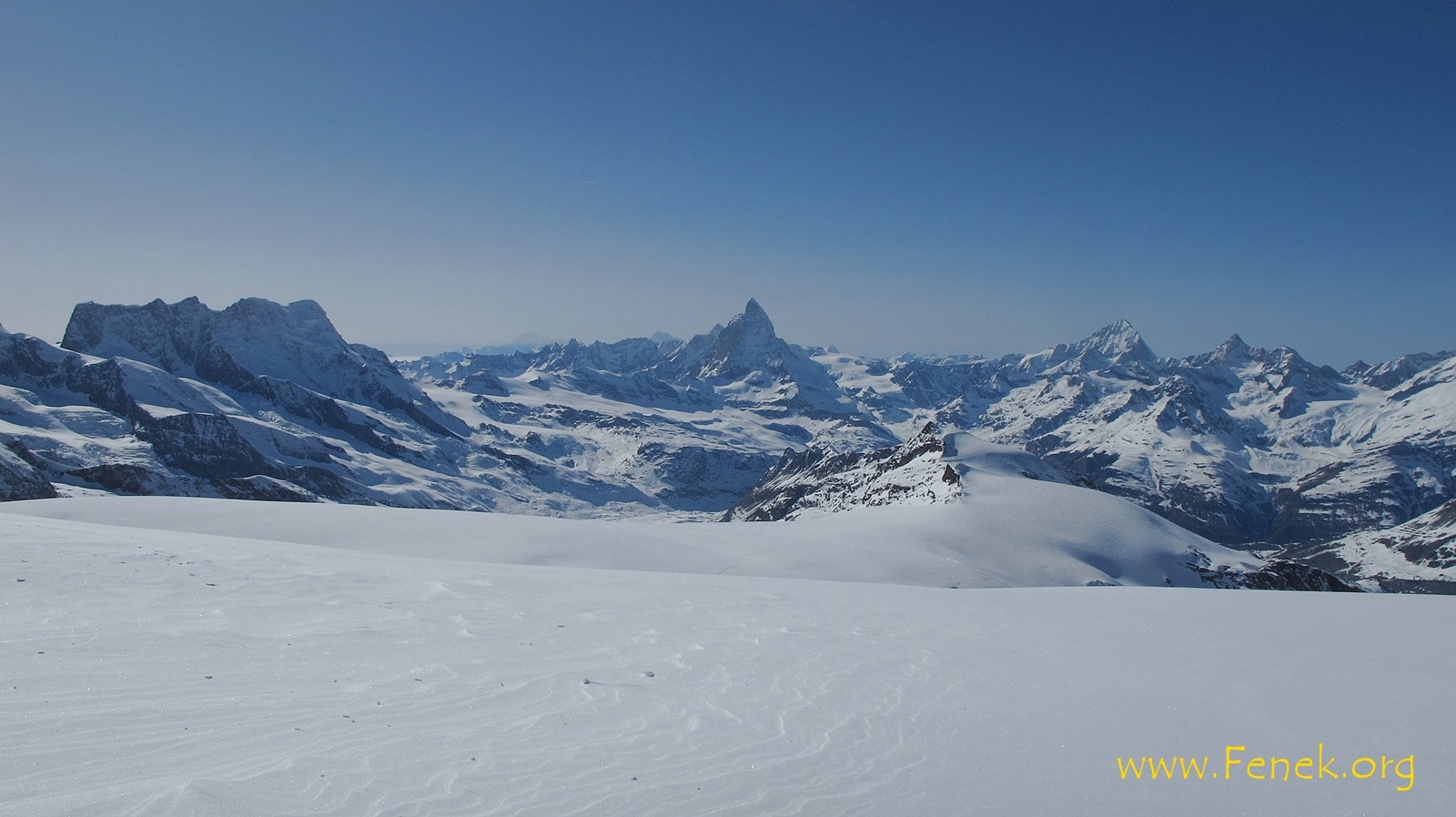 links Breithornmassiv - unverkennbar das Matterhorn