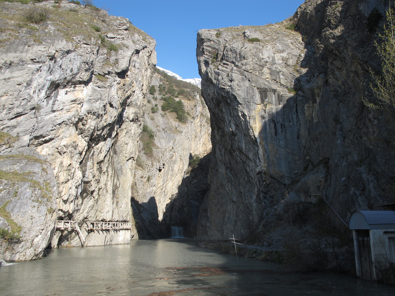 das Ende der Schlucht wo ein Wasserkraftwerk steht