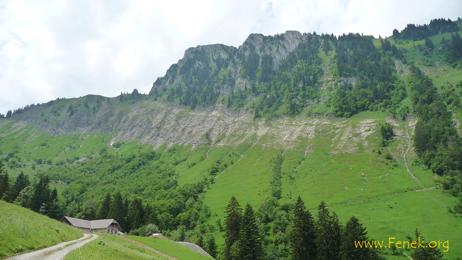 Alp Crau Dessus - oben der Nordgrat vom Dent de Corjon