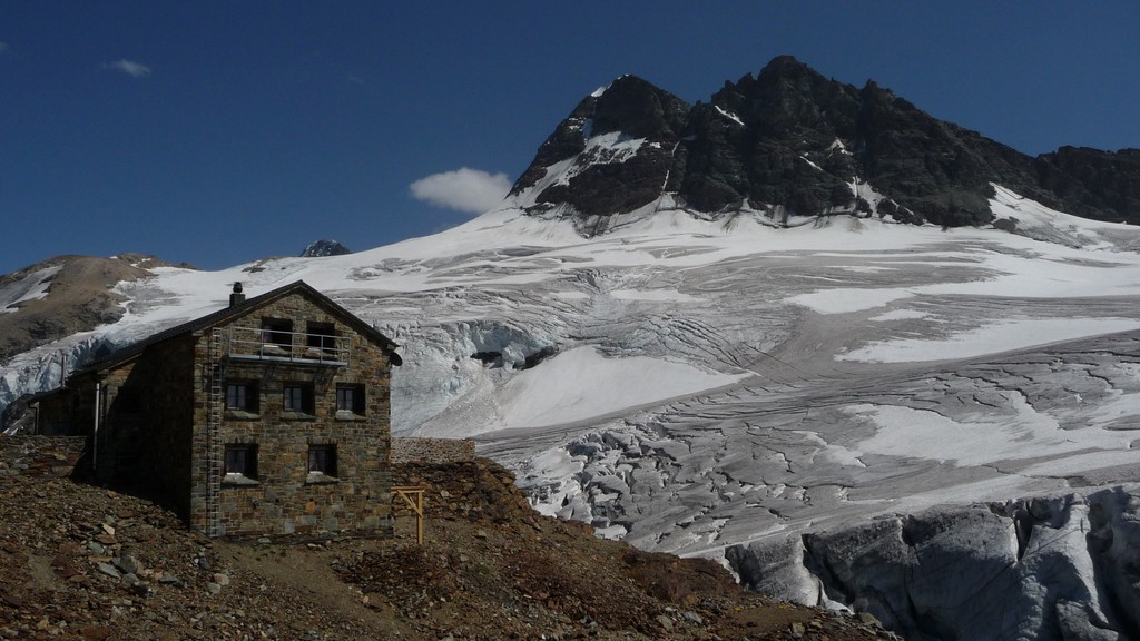 zurück in der Mutthornhütte