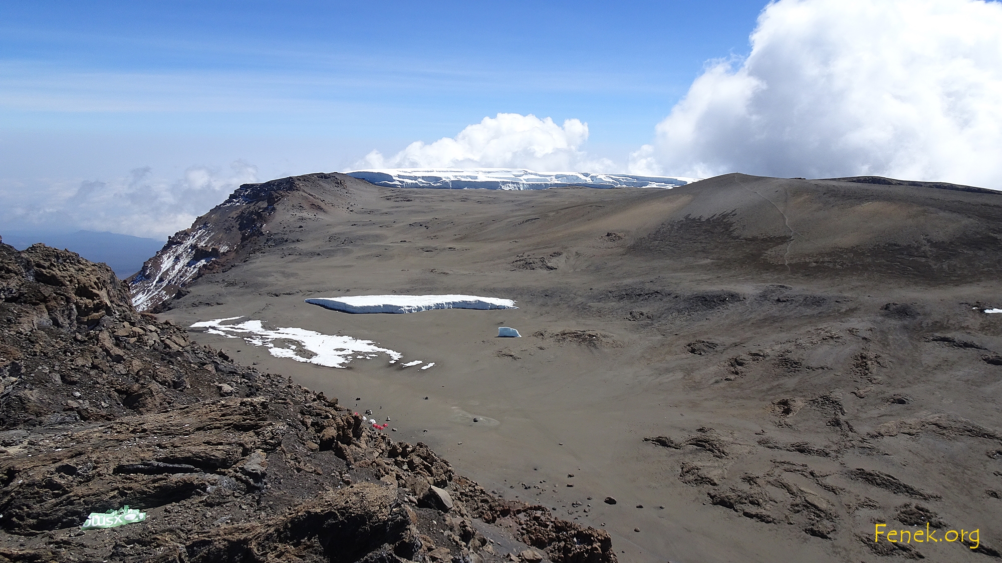 unten das Kratercamp auf 5'700m