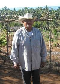 Trinidad de la Cruz Crisóforo fue agredido hace tres semanas por tres sujetos plenamente identificados. Foto: La Jornada