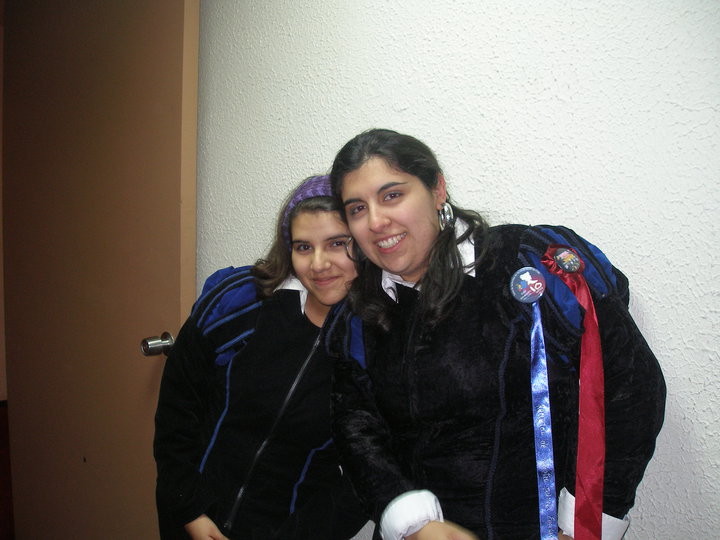 Nuestras ahijadas Minina y Chimi de la Tuna Novata Femenina de la Facultad de Humanidades de la UPLA