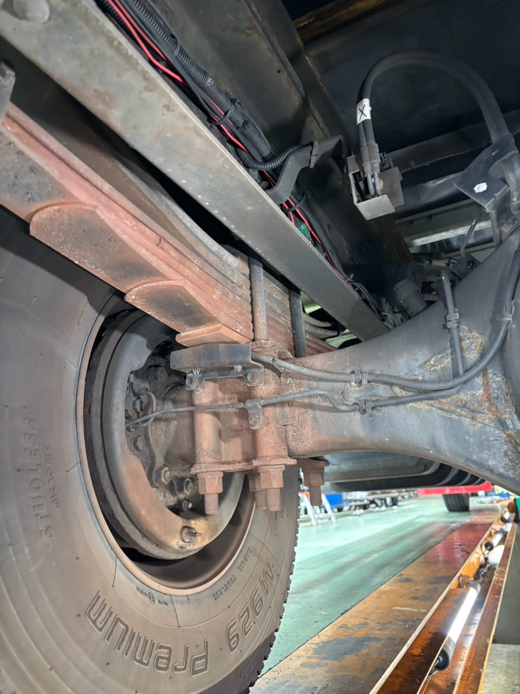 左リアの足廻りです🚚