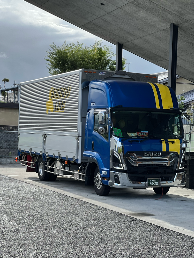 うちのトラックってすぐわかるカラーリング🚚