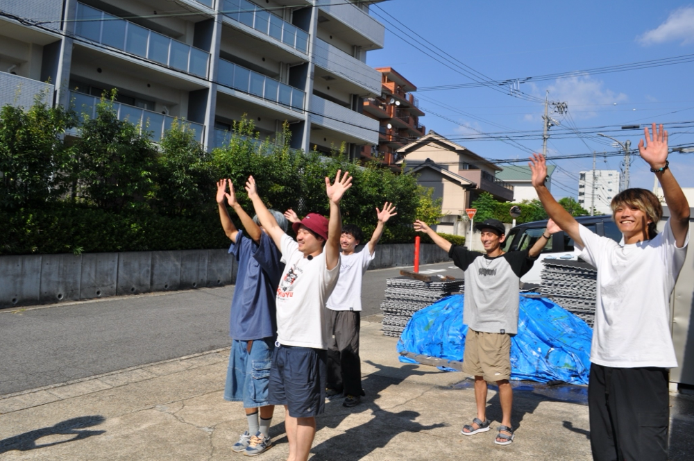 みなさんで見送っていただきました🚚🙇