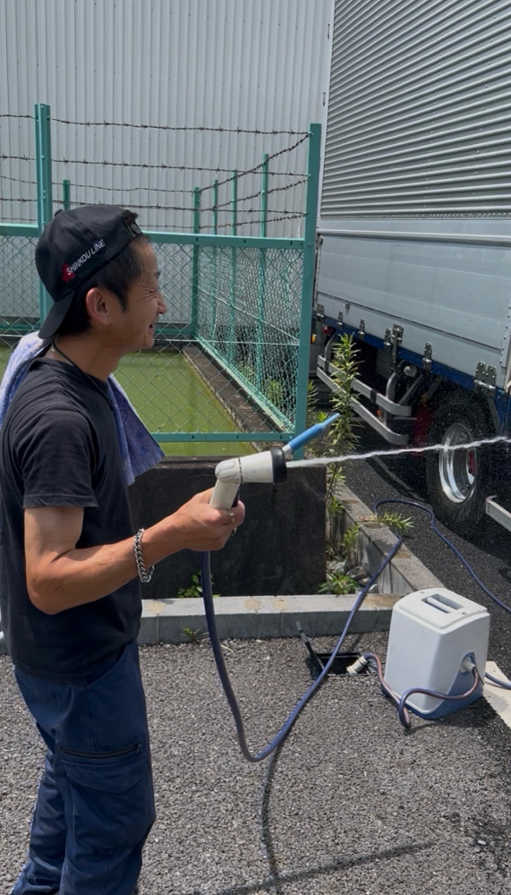 どこ狙って水かけてるんだろ⁉️🚿