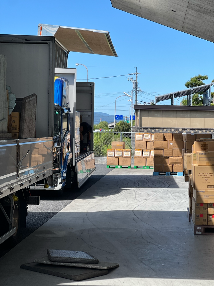 今日も積み込み作業🚚