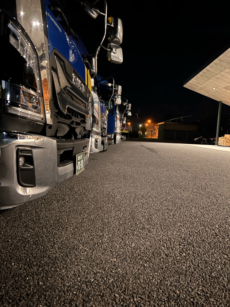 静かに眠るトラック達🚚